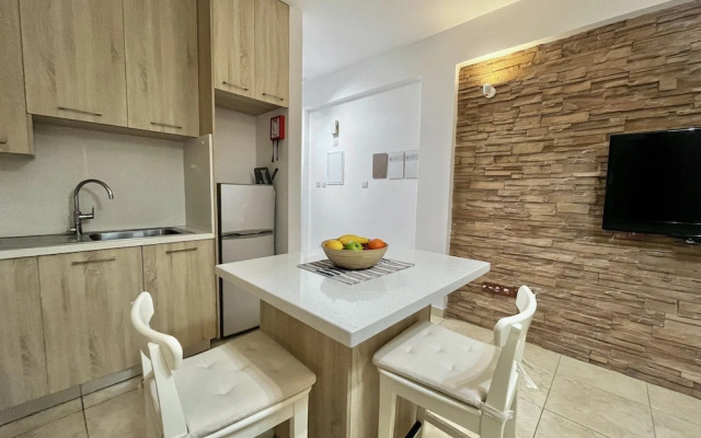 157 LIM - Stay Sunsea Studio