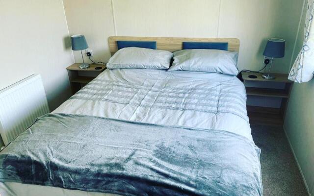 J2 static caravan at Fairway Holiday Park