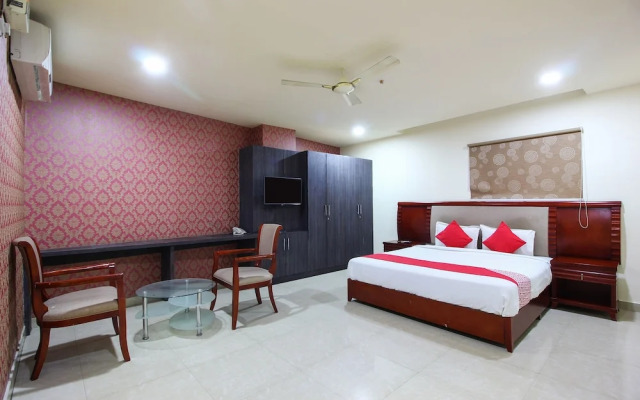 OYO 22737 Chandra Grand Hotel