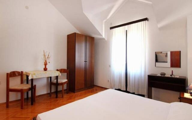Mat - in a cosy stone house - SA3(2)