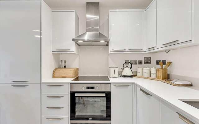 Newly Furnished and Bright Home