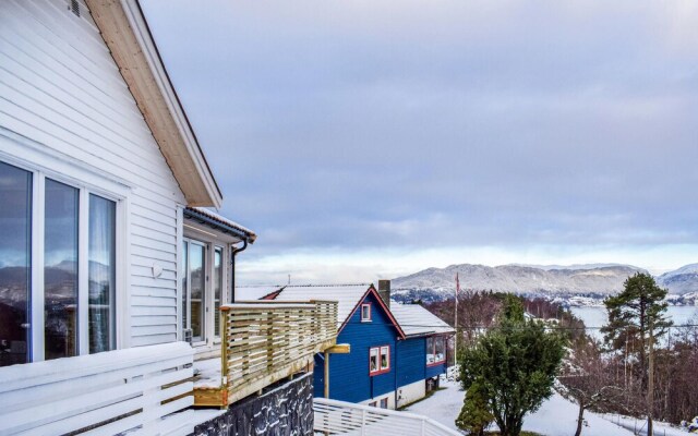 Awesome Home in Skånevik With 3 Bedrooms and Wifi