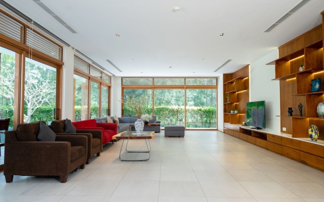 Enjoy A Luxurious 5 Bedroom Villa – Lobby – Da Nang