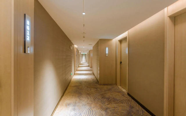 Echarm Hotel (Nanchang Bayi Square Subway Station Wushang MALL)