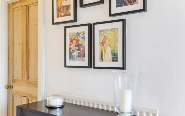 Contemporary 1 Bedroom Apartment in Hammersmith, London