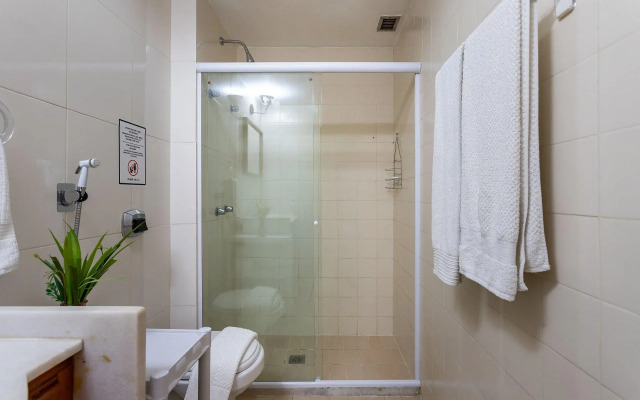 (902-B) Studio com Vista Mar e Comodidades