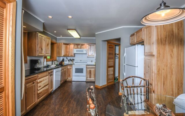 Lazy Bass Lodge 5 Bedroom House