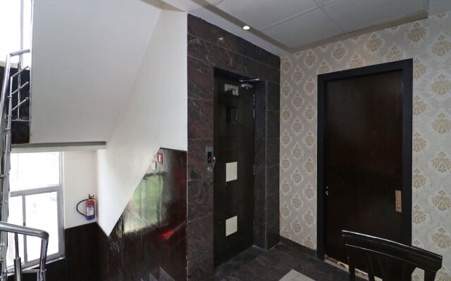 OYO 14422 Hotel Cosmos