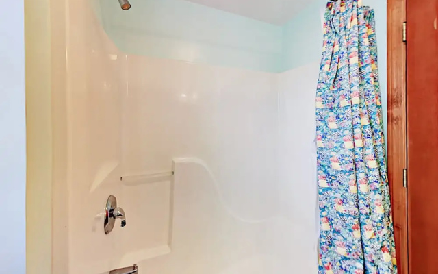 Cape Cod Bay - 4 Br Home