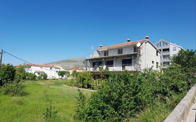 Apartment With one Bedroom in Trogir, With Enclosed Garden and Wifi