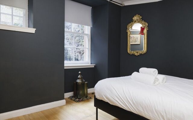 JOIVY Castle Hideaway