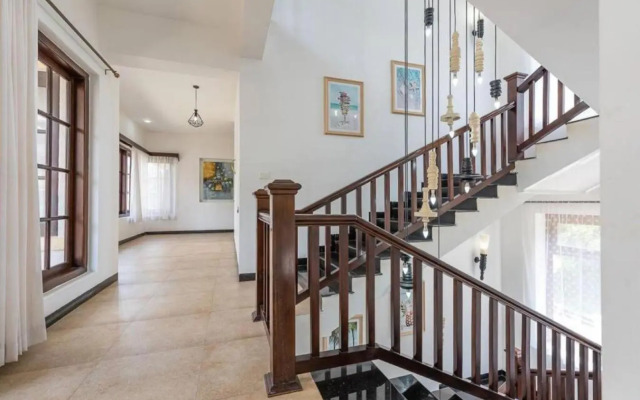 10BHK Super Luxury Villa with Private Pool