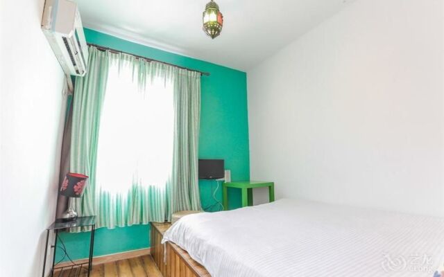 Lingyin Ferry Youth Hostel