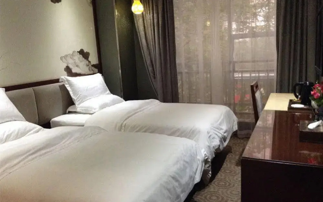XingHe Business Hotel (Railway Station & Yuexiu Park Branch)