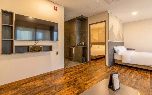 Urbanest Hotel