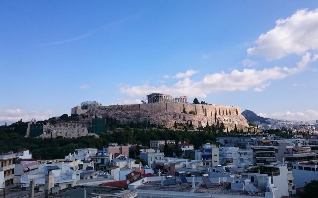 Luxurious Minimal Apartment in Acropolis