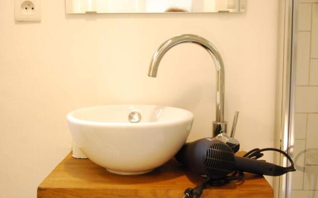 Arty 20m² district of BATIGNOLLES