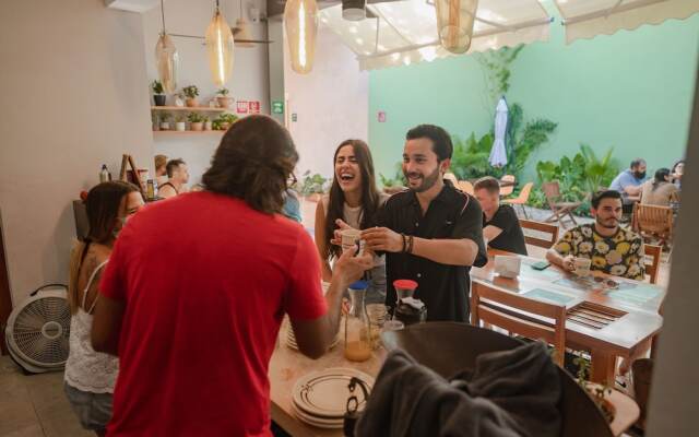 Hostik Hostal - Hostel