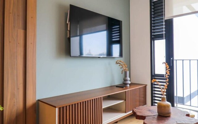 w Spectacular 2BR With Balcony in Miraflores