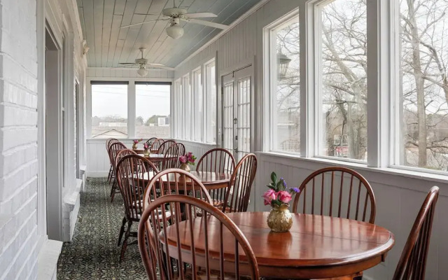 Stone Mountain Manor