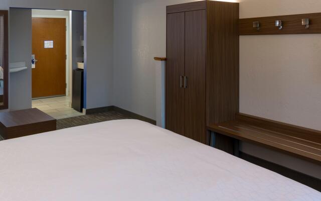 Holiday Inn Express Hotel & Suites Hillview, an IHG Hotel