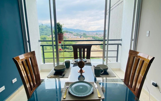 Colibri's Penthouse With Wild Hummingbirds & Views