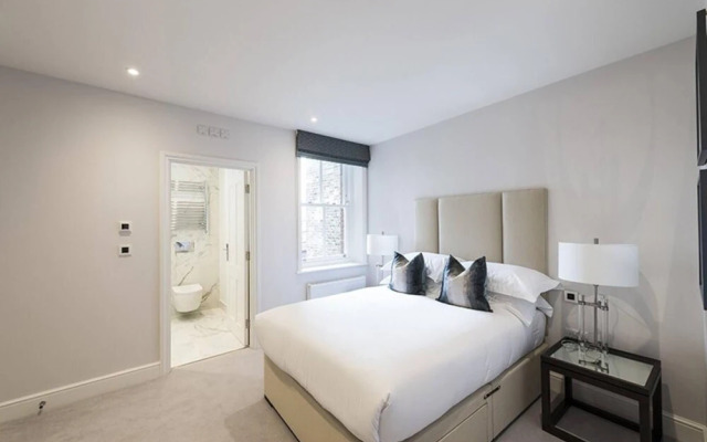 Designer 3 Bed Apartment With Balcony - 140