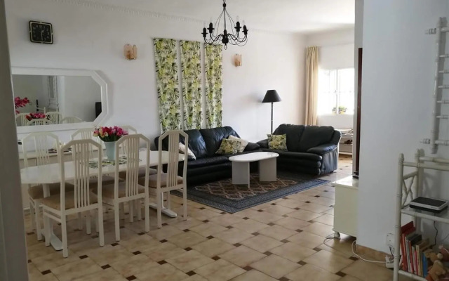 3 bedroom Spacious Apartment