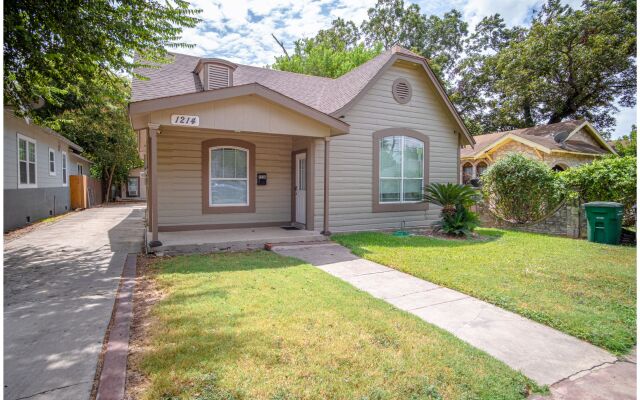 Large 3br/2ba Family Home W/patio Near Downtown!