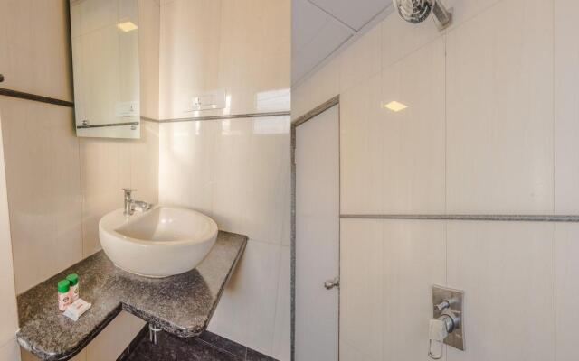 OYO 8363 Hotel Royal NS