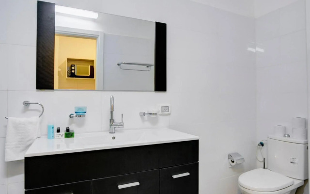 Geula Suites