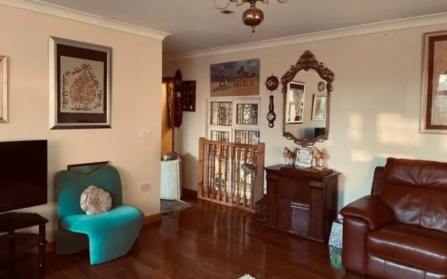 2-bed Apartment in High Wycombe Private Garden