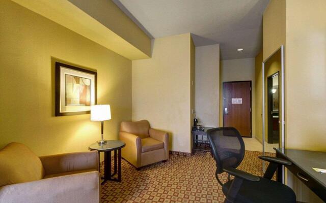 Comfort Inn & Suites Donna near I-2