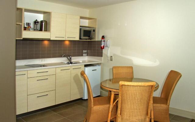 Hananui Lodge and Apartments