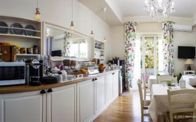 Bed  Breakfast Metropolis