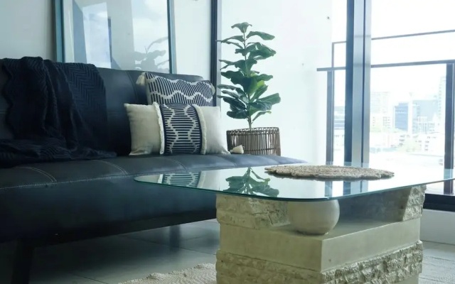 Spacious City Escape With Pool, Gym & Free Parking – Guest Rooms – Brisbane