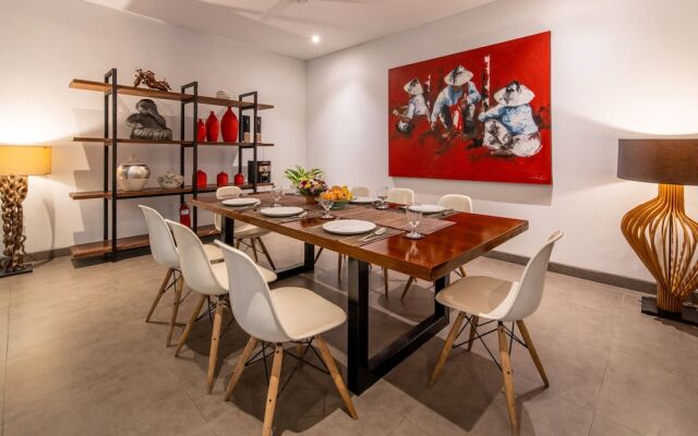 Colorful Private Villa 3 BR, Seminyak With Staff