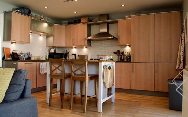 2 Bedroom Modern Apartment At The Shore