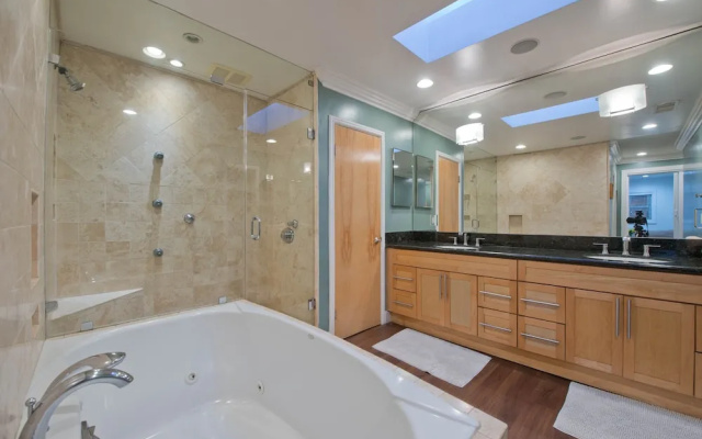 Venice Studio With Outdoor Cabana Studio Bedroom Apts by RedAwning