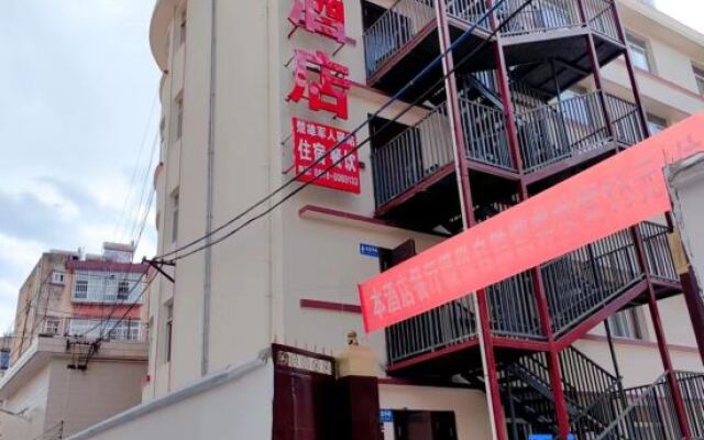 Chuxiong Junchuang Hotel