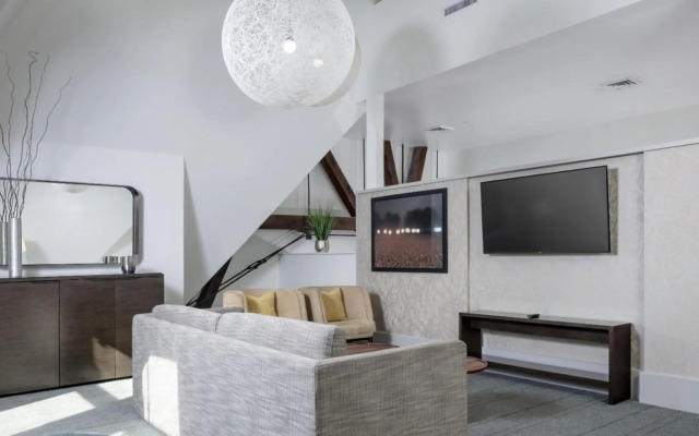 The Richardson Hotel