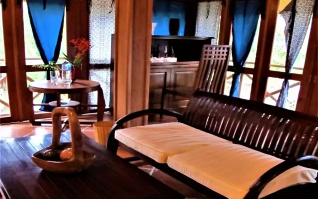 Breve Azurine Lagoon Retreat