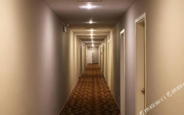 Home Inn Pebble Hotel (Liuzhou Five Star Pedestrian Street Diwang New World)