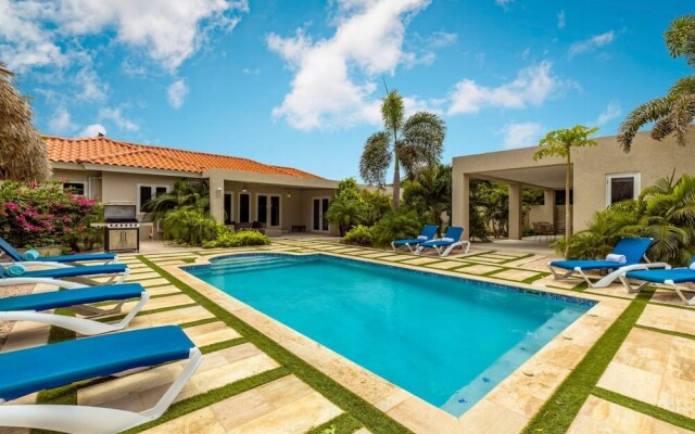 Outstanding Oasis 7BR 7BA Villa With Private Pool