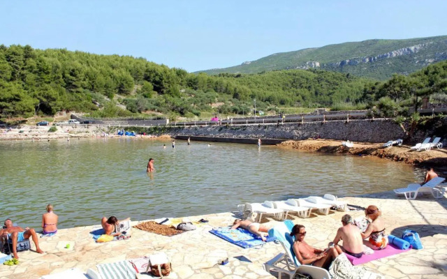 Apartments with a parking space Jelsa, Hvar - 8750