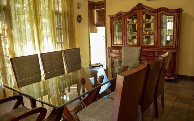 Malik's Villa Menage