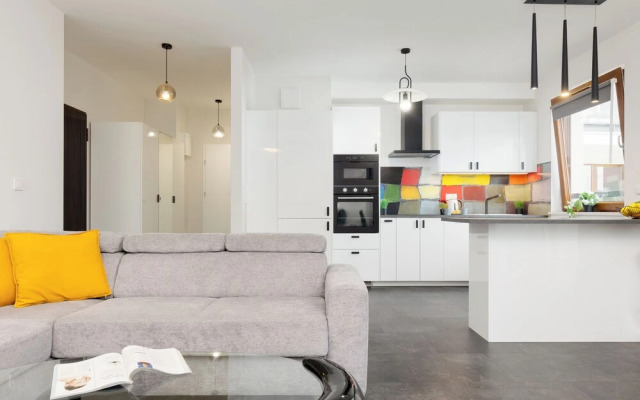 Apartment Grzybowska 85 by Renters