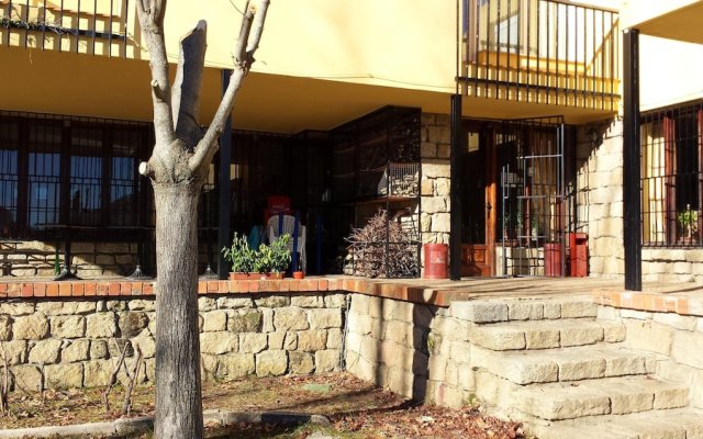 House With 9 Bedrooms in Navaluenga, With Wonderful Lake View and Encl