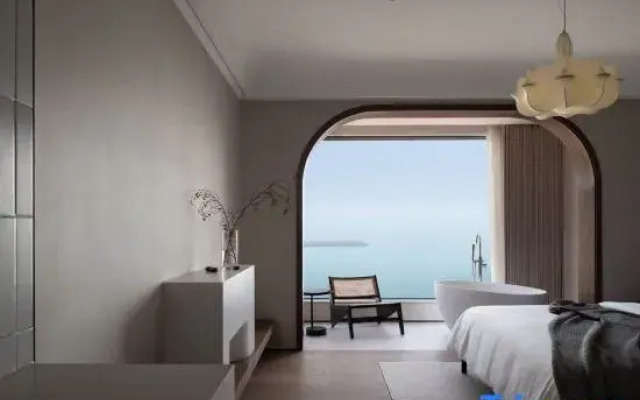 Sea under the eaves