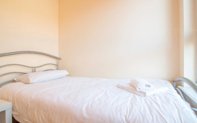 Bright & Spacious 4BD Suburban Home- Free Parking!